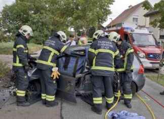 Mann nach Autounfall im Fahrzeug eingeklemmt: Feuerwehr rettet ihn news-06082024-201341
