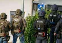 14-jähriger Täter bedroht Blumenhändlerin mit Pistole: Cobra-Einsatz news-14092024-194704