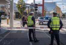 Identifizierung des Täters der Bombendrohserie in Frage und Antwort Format news-09102024-230158