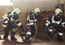 Feuerwehrleute bereiten sich mit Atemschutz auf den Ernstfall vor news-16102024-154039