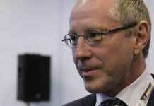 Russischer Oligarch und Putin-Kritiker stirbt bei mysteriösem Fenstersturz news-27102024-063929