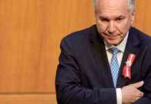 Druck auf Rosenkranz von rechts außen: Analyse und Auswirkungen news-29102024-010253