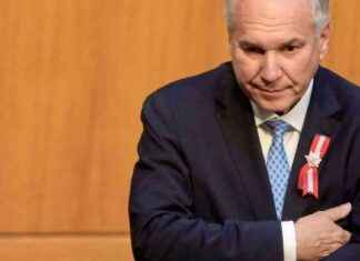 Druck auf Rosenkranz von rechts außen: Analyse und Auswirkungen news-29102024-010253