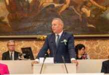 Blau-schwarzer Start: Neuer Zeitabschnitt mit Edelweiß blau-schwarzer-start-neuer-zeitabschnitt-mit-edelwei